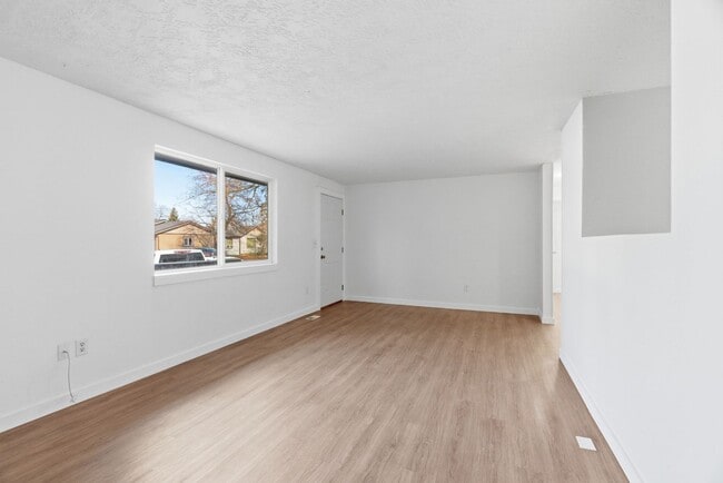 Building Photo - Newly Remodeled North Spokane Home – Convenient Location Near Parks & Shopping