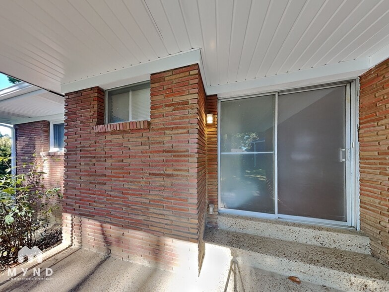 Building Photo - 1725 Prado Ave