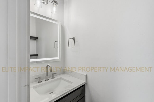 Building Photo - 13691 E Pocketknife Dr