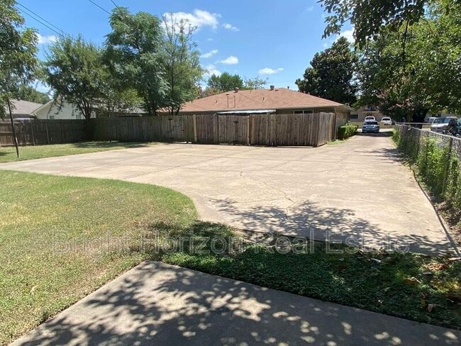 Building Photo - 1017 Mullins St