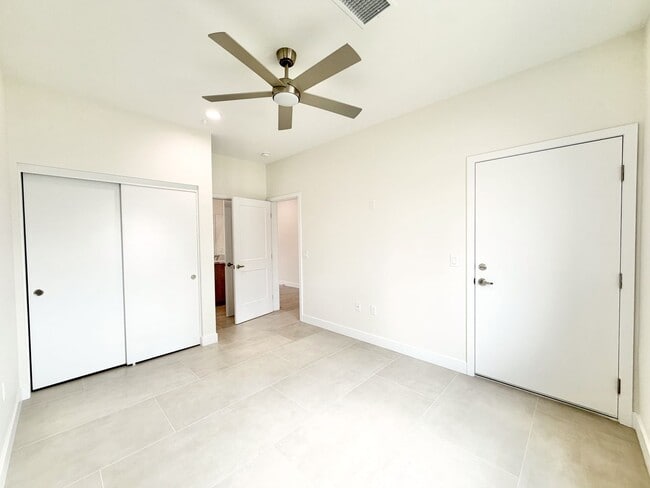 Building Photo - AVAILABLE NOW!! Beautiful 4 Bedroom 3 Bathroom Home in Cathedral City