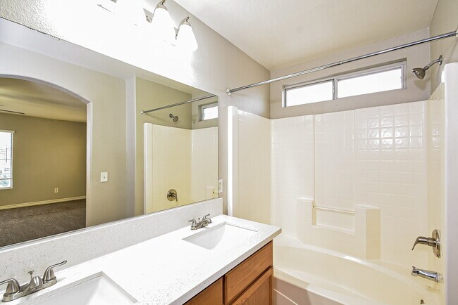 Building Photo - 1110 Cliffbrook Hedge Ave