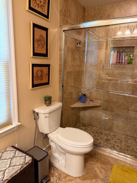 Building Photo - 8715 Shadowlake Way
