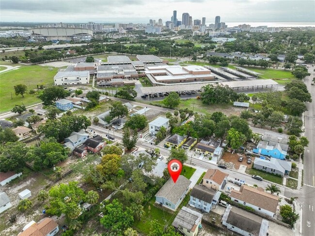 Building Photo - 829 18th St S