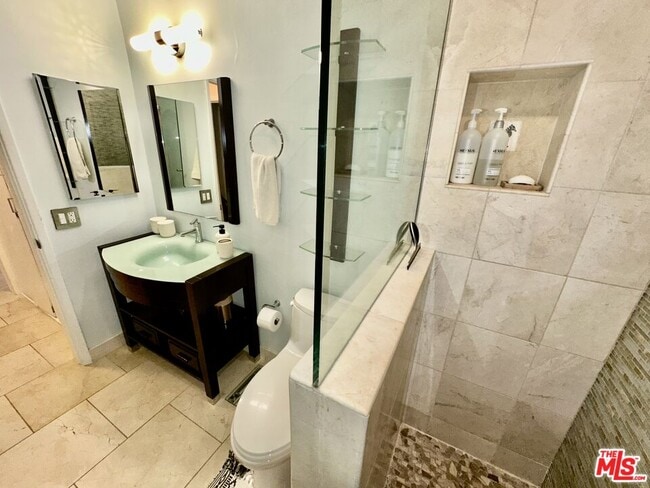 Building Photo - 960 Larrabee St