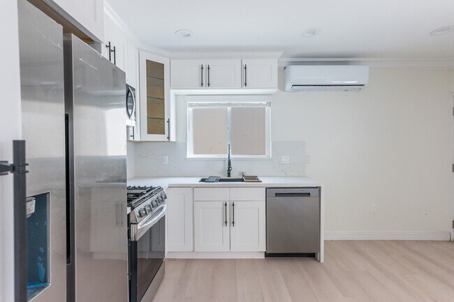 Building Photo - 130 S Harper Ave