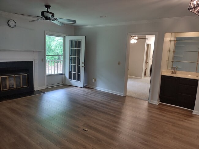 Building Photo - Adorable Two Bedroom Two Bath Condo - Just...