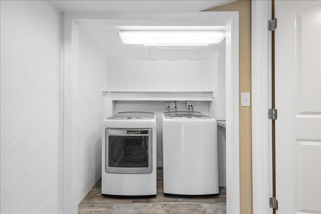 Building Photo - 3313 Fernside Blvd