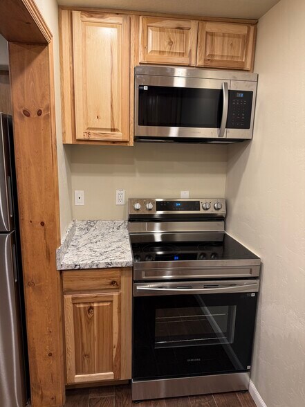 Building Photo - 1213 E St Josephs St