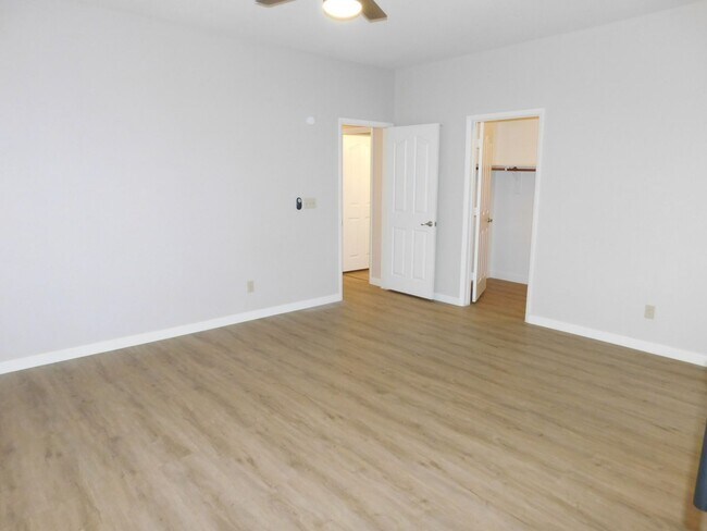 Building Photo - Gorgeous 3 bedroom condo with a 2 car garage! Tons of upgrades*Southwest*Gated community*