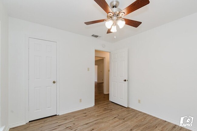 Building Photo - 4911 Sherwood Dr