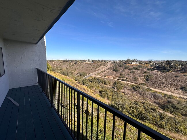 Primary Photo - Clairemont Condo with VIEWS 2bd/1.5bth