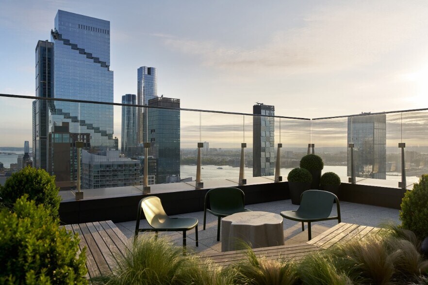 Building Photo - 550 Tenth Avenue