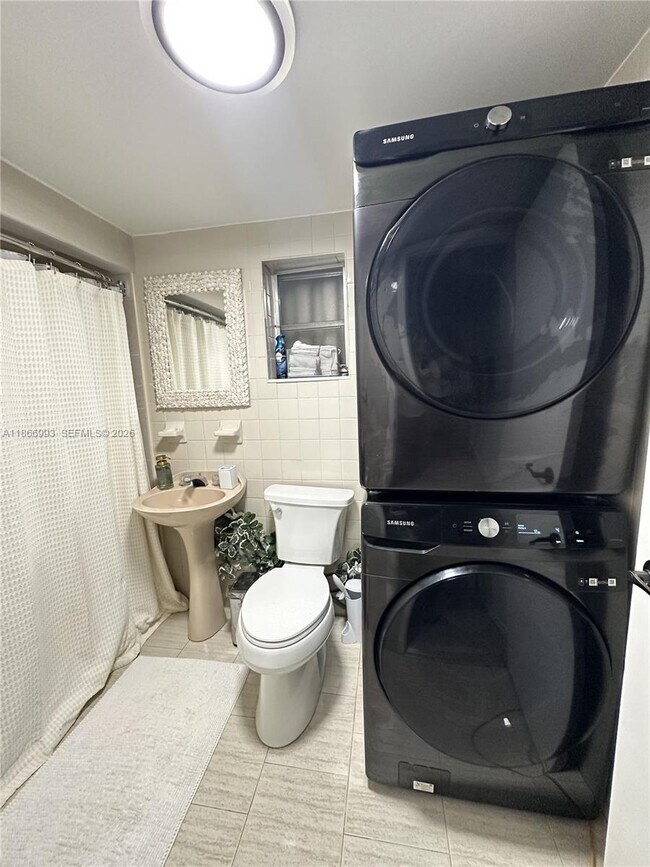 Building Photo - 1935 Arthur St