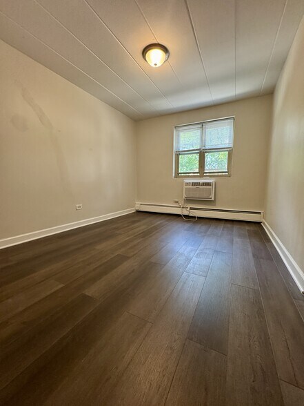 Building Photo - 7234 N Ridge Blvd