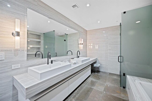 Building Photo - 2200 N Ocean Blvd