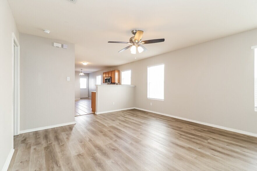 Building Photo - 4524 Waterford Dr
