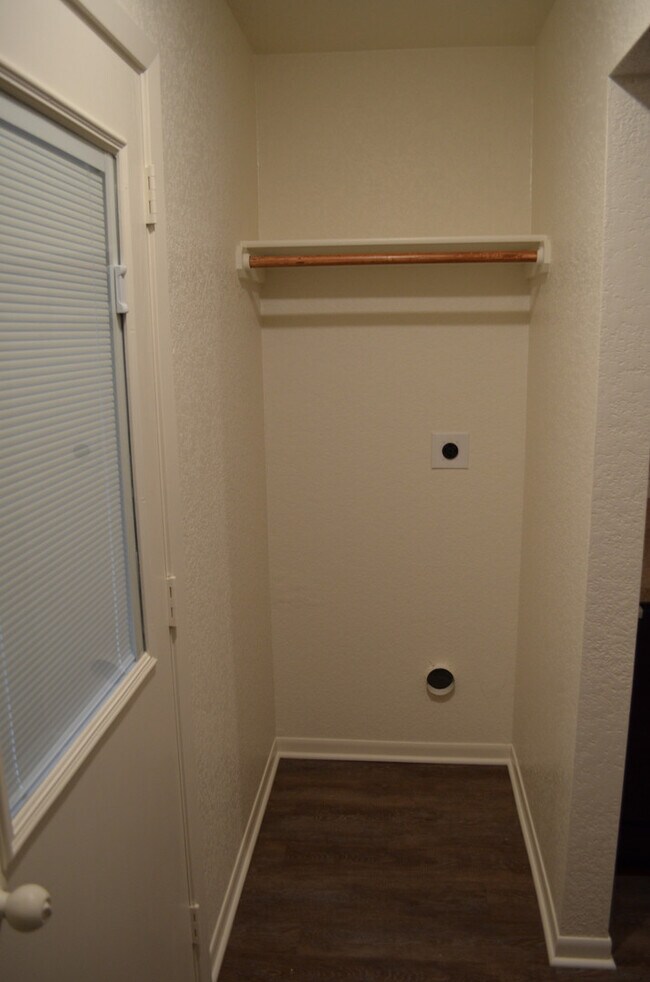 Building Photo - 211 Coby Dr