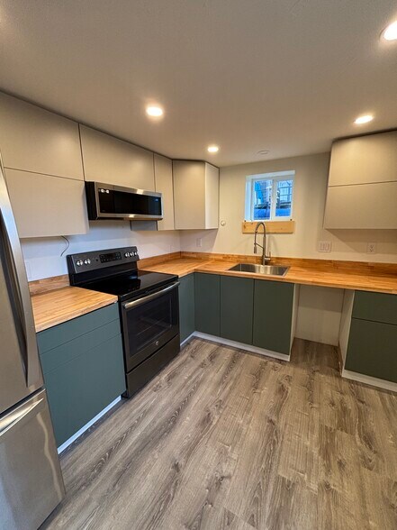 Building Photo - 506 S 14th Ave