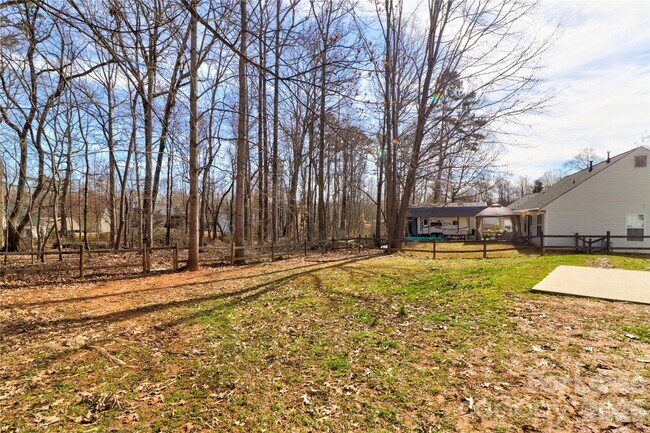 Building Photo - 729 Rebecca Jane Dr