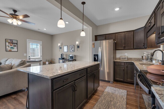 Building Photo - Pet Friendly Two Bedroom!