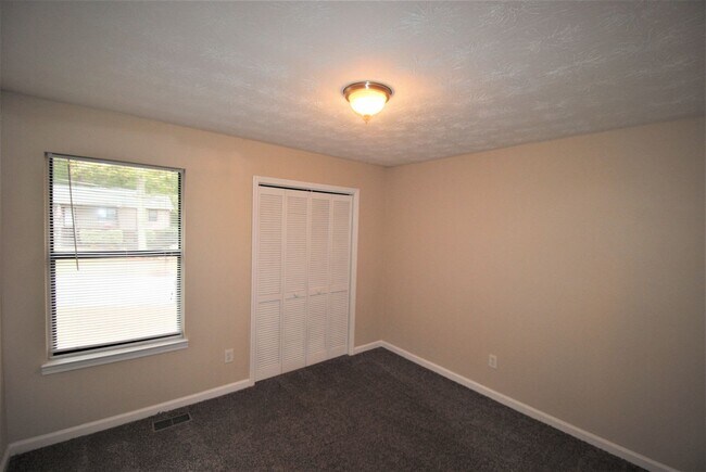 Building Photo - 1888 Cedar Chase Dr