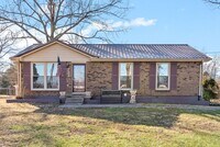 Building Photo - 233 Old Hopkinsville Hwy