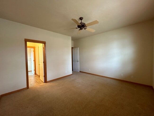 Building Photo - 3 Bedroom / 2 Bathroom House in NW Redmond