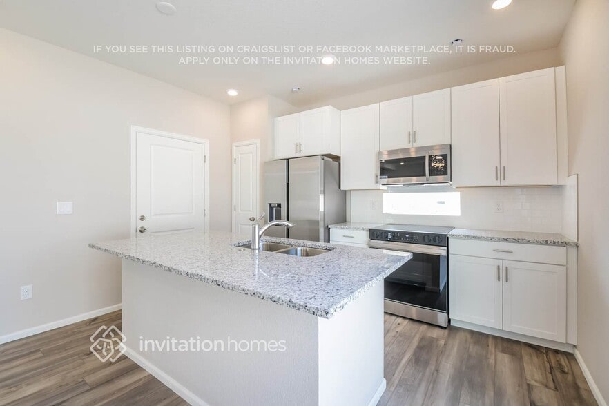 Building Photo - 3374 Pearwood Dr