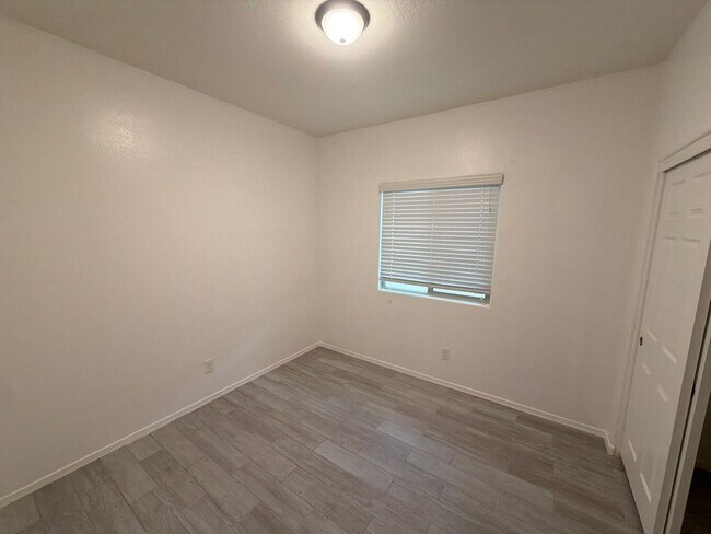 Building Photo - 21391 W Monte Vista Rd