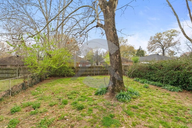 Building Photo - 2013 Independence St