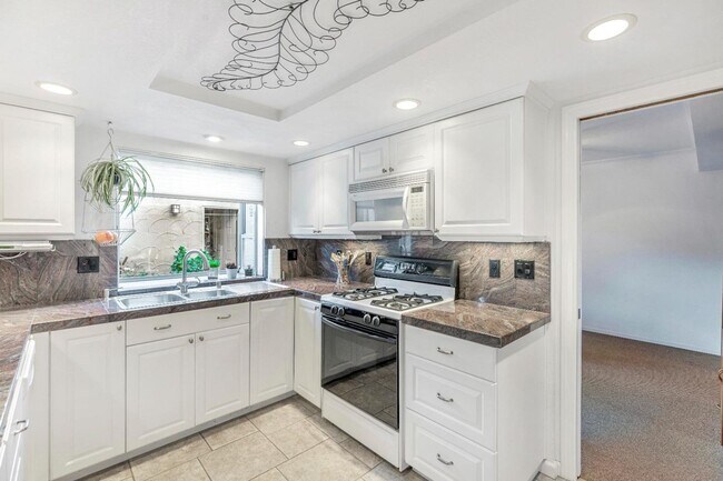Building Photo - Recently updated spacious 3 bedroom 2.5 bath townhome available soon