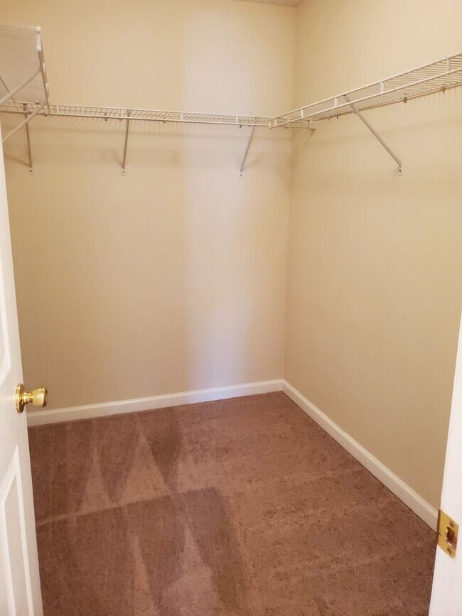 Building Photo - Dunwoody Subdivision!  Close to Ft. Novose...