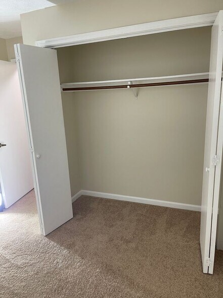 Building Photo - 44755 Woodlake Ct
