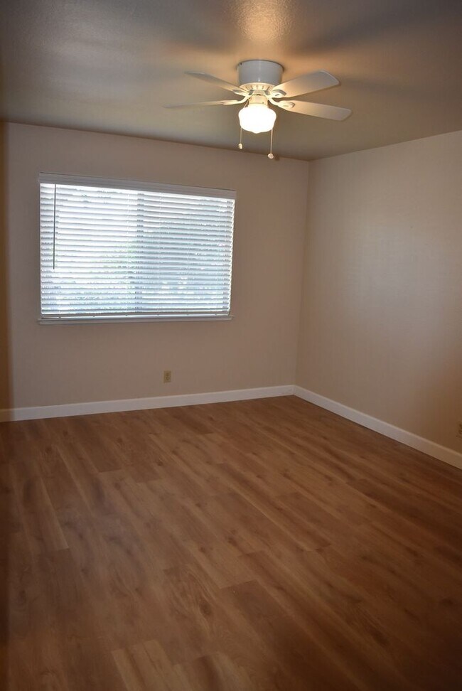 Building Photo - Updated and Well Maintained Winters Home!