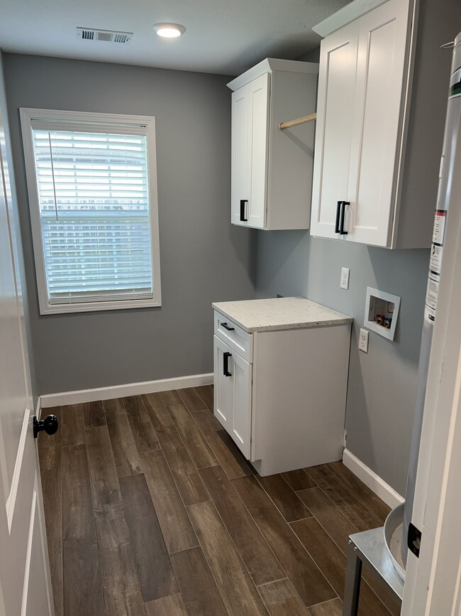 Building Photo - 701 Troy Cove