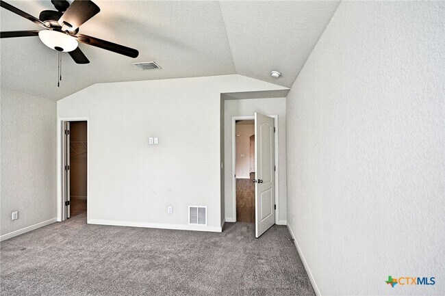 Building Photo - 528 Willow Valley St