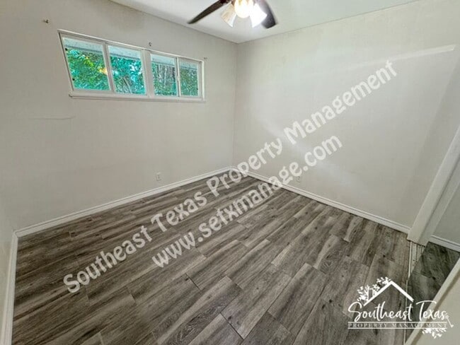 Building Photo - 515 Devon Dr