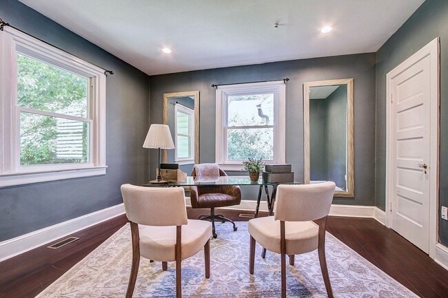 Building Photo - Gorgeous 5 BED + 3.5 Ba in Main House, 1 + 1 in BSMT, 1 + 1 above garage  in the Heart of Downtow...