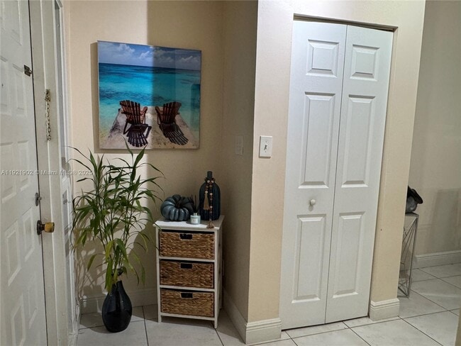 Building Photo - 9446 SW 140th Ct