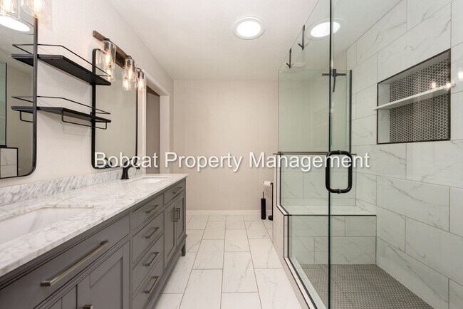 Building Photo - 1121 Spruce St
