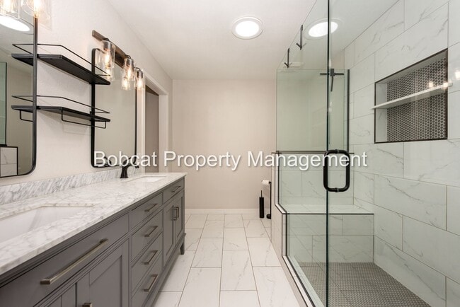 Building Photo - Fully Renovated 2-Bedroom Home in the Heart of Gardnerville