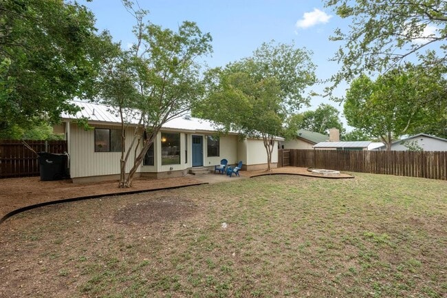 Building Photo - 3807 Rolling Hill
