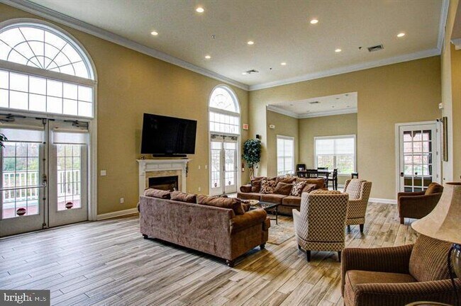 Building Photo - 3216 Brookside Dr
