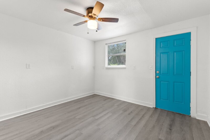 Building Photo - 1050 19th St S