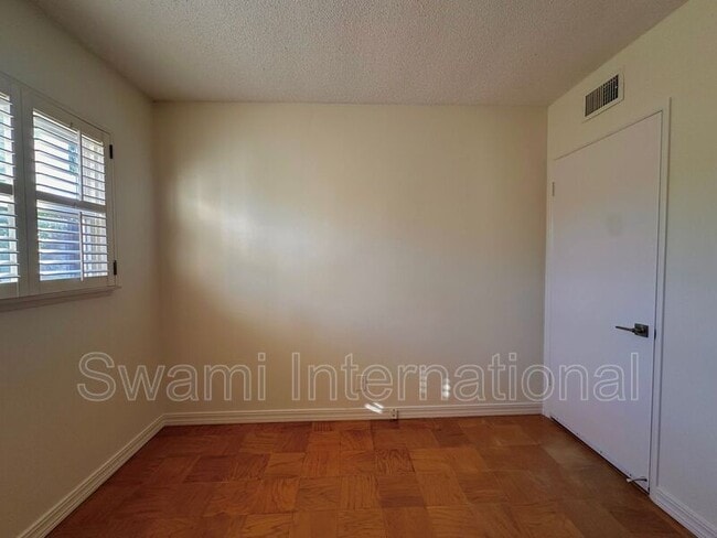 Building Photo - 1820 Avenida Estudiante