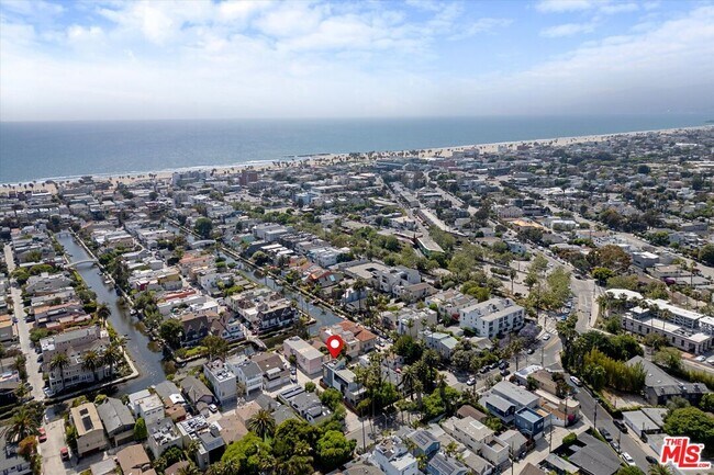Building Photo - 483 Carroll Canal Ct