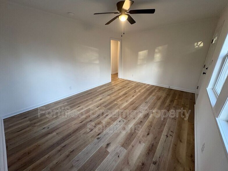 Building Photo - 1702 J Ave