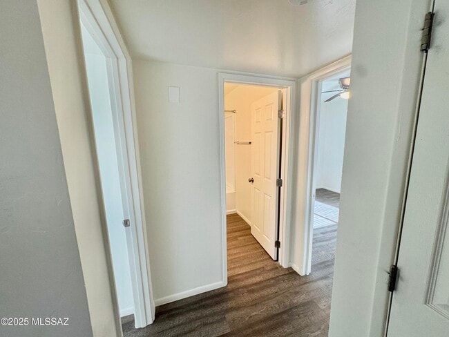 Building Photo - 3323 E Blacklidge Dr