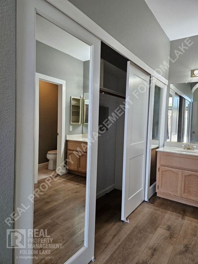 Building Photo - Well Maintained Folsom Home with RV Parkin...